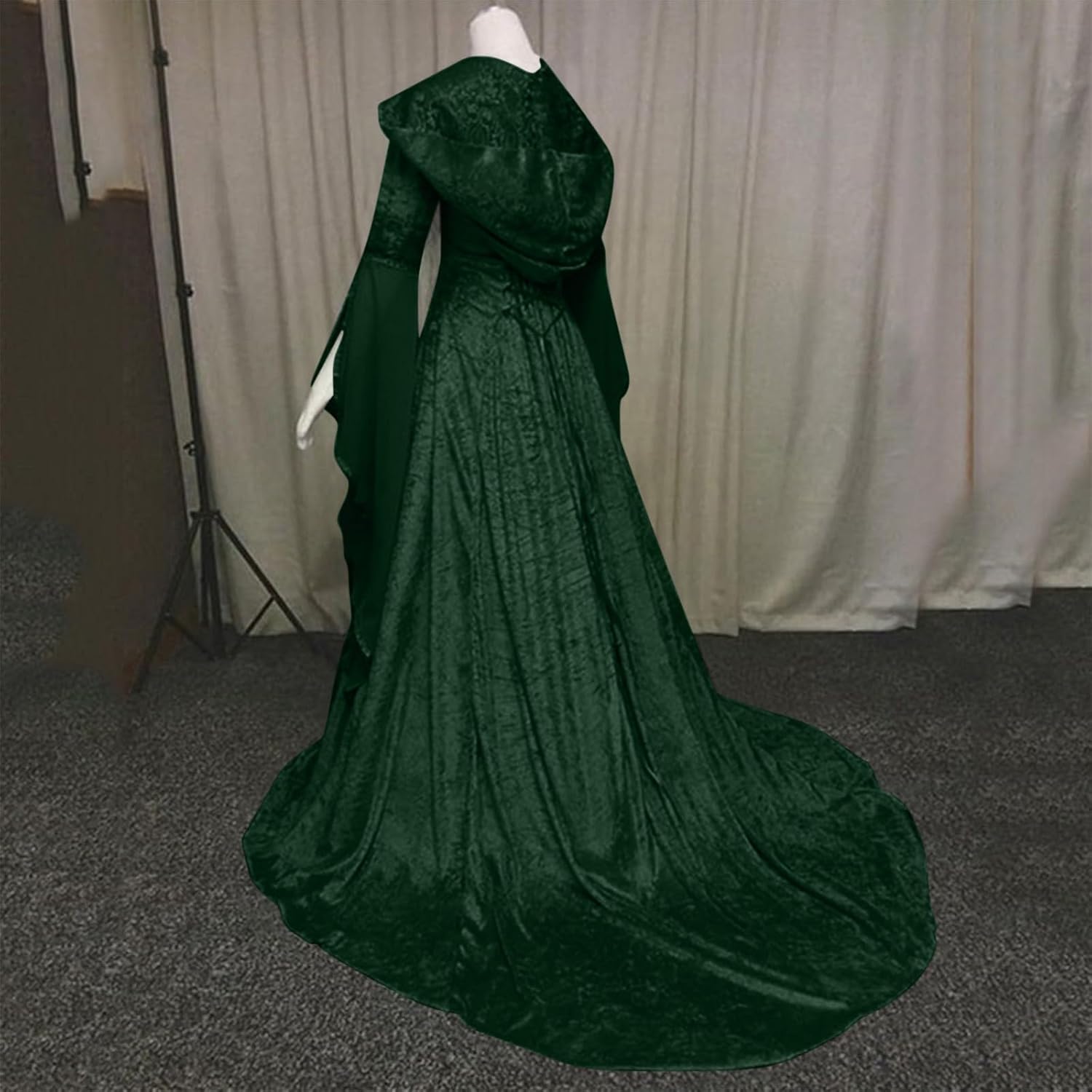 Elegant Medieval Womens Costume