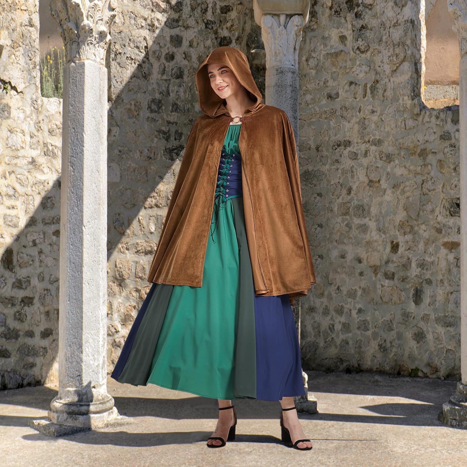 SunnyLisa - medieval cloak for Halloween